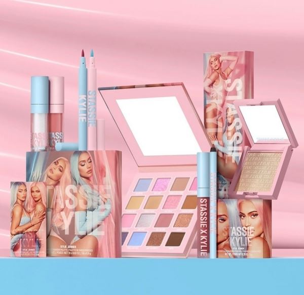 
<p>                        Kylie Cosmetics Stassie x Kylie Collection</p>
<p>                    