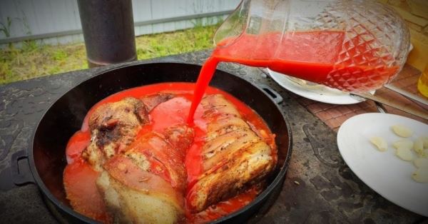 Нежное мясо в томатном соке