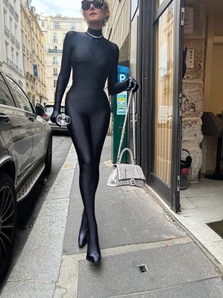 В стиле Ким Кардашьян: Рената Литвинова в откровенном костюме от Balenciaga