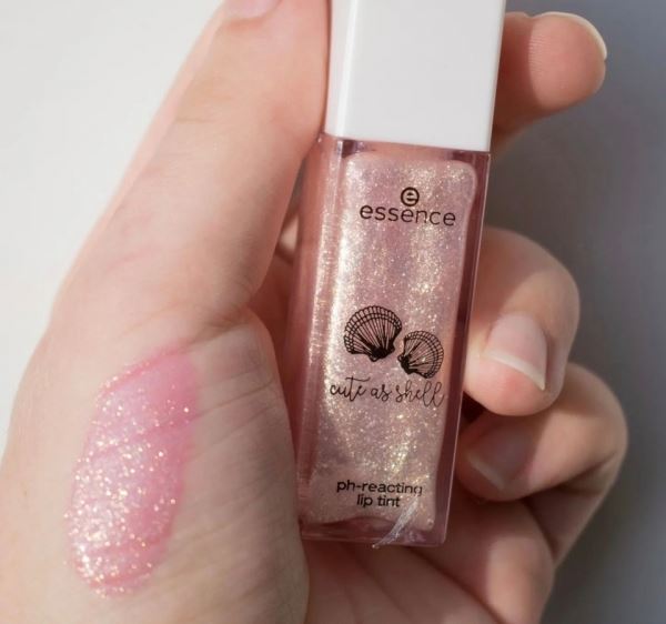 </p>
<p>                        Cute as shell by essence</p>
<p>                    